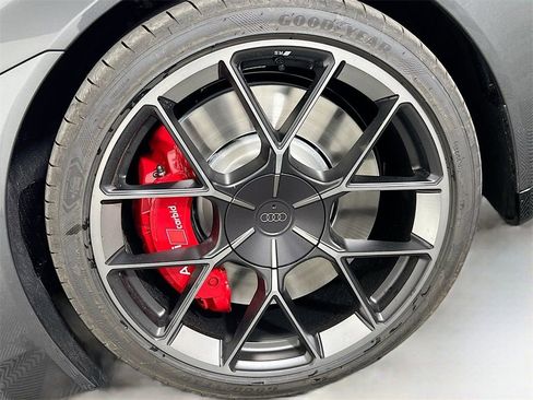 New 2026 Audi RS e-tron GT Base image 28