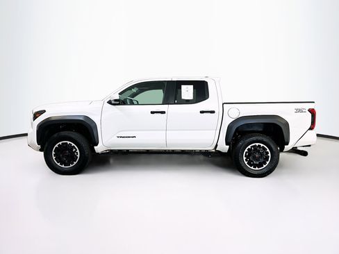 Used 2024 Toyota Tacoma TRD Off-Road image 4