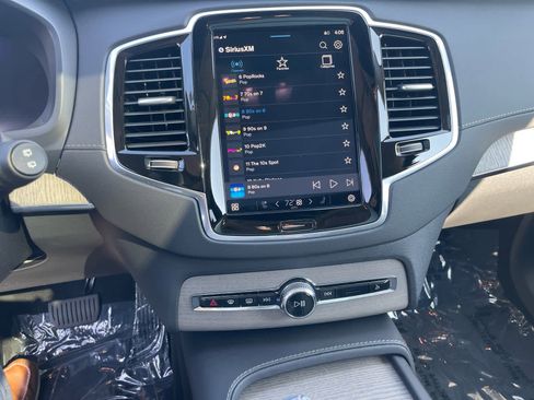 Used 2024 Volvo XC90 T8 Ultimate w/ Protection Package image 16