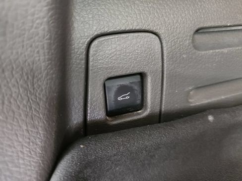 Used 2013 Ford Edge Limited w/ Driver Entry Pkg FWD image 35