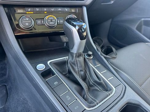 Used 2023 Volkswagen Jetta SE w/ Panoramic Sunroof Package image 53