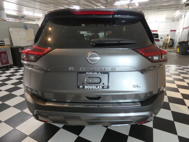 Used 2023 Nissan Rogue SL FWD image 9