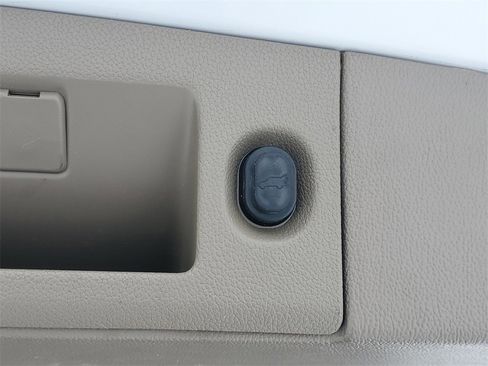 Used 2016 Chevrolet Suburban LT image 8