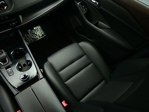 Used 2023 Nissan Rogue SV w/ SV Premium B Package image 10