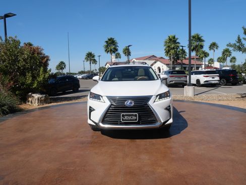 Used 2018 Lexus RX 450hL Premium w/ Premium Package image 6