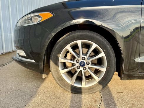 Used 2017 Ford Fusion SE w/ Fusion SE Technology Package FWD image 28