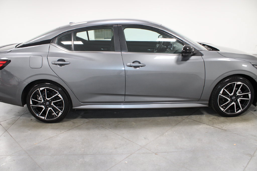 Used 2025 Nissan Sentra SR FWD image 10