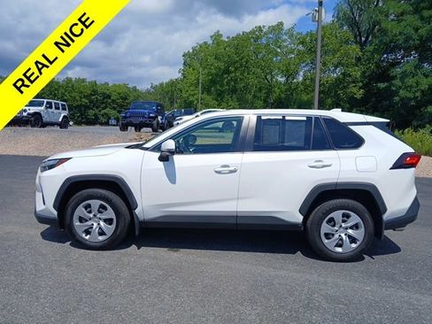 Used 2023 Toyota RAV4 LE AWD/4WD image 3