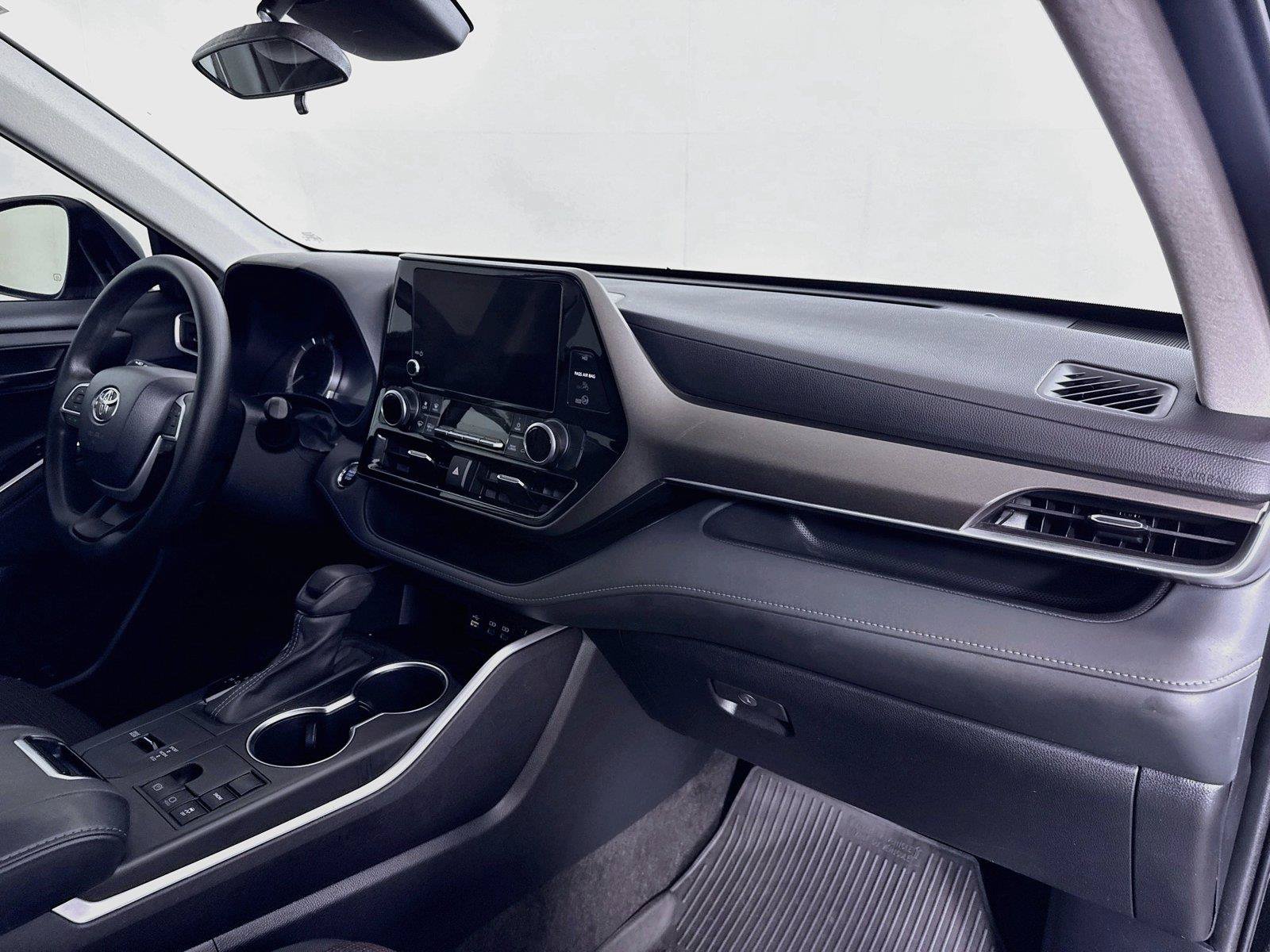 Used 2023 Toyota Highlander L FWD image 39