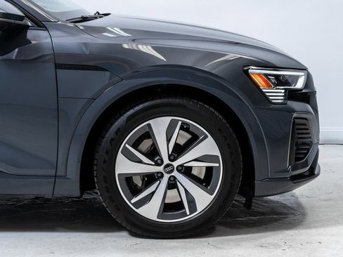 Used 2024 Audi Q8 e-tron Premium image 12