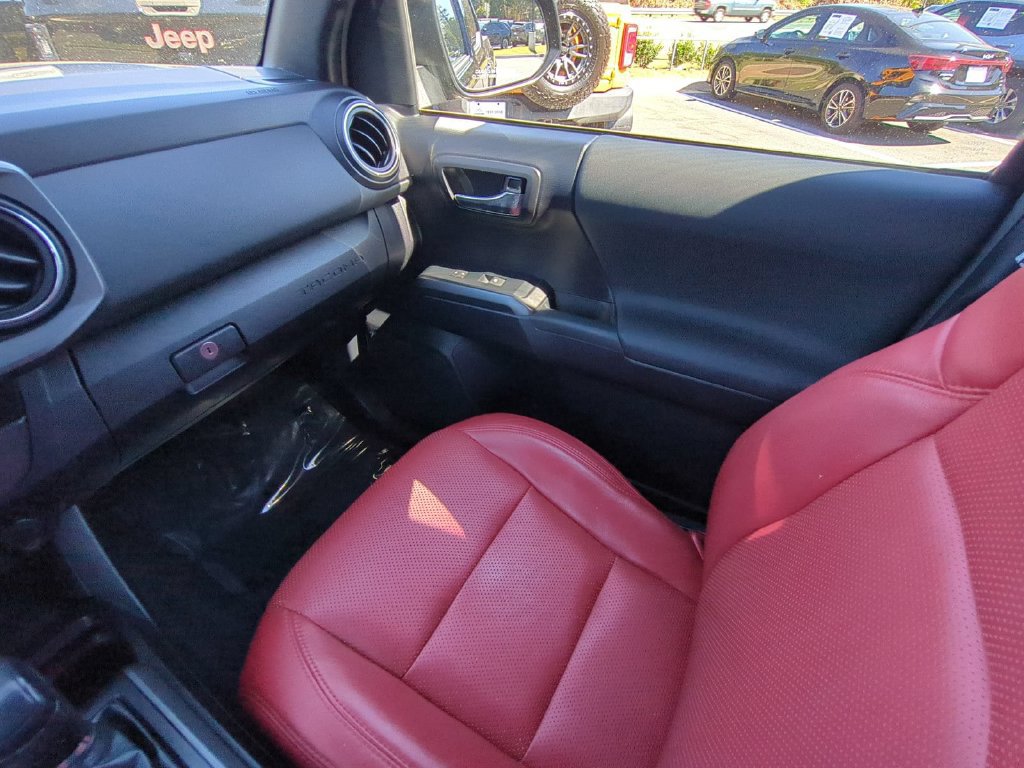 Used 2020 Toyota Tacoma TRD Sport w/ Technology Package RWD image 15