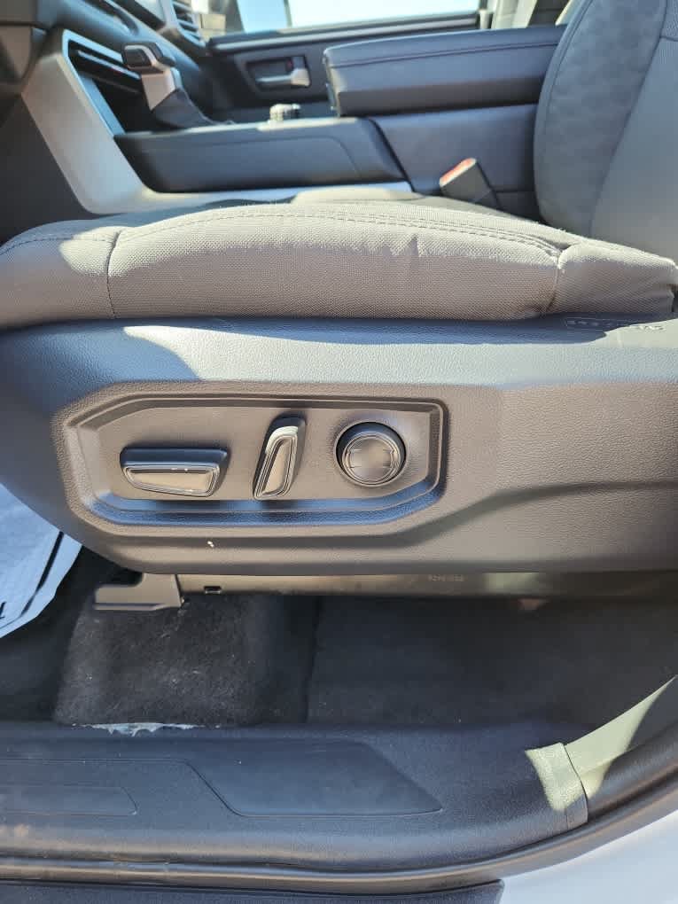 Used 2025 Toyota Sequoia SR5 AWD/4WD image 19