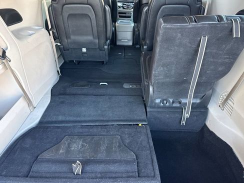 Used 2024 Chrysler Pacifica Touring-L FWD image 22