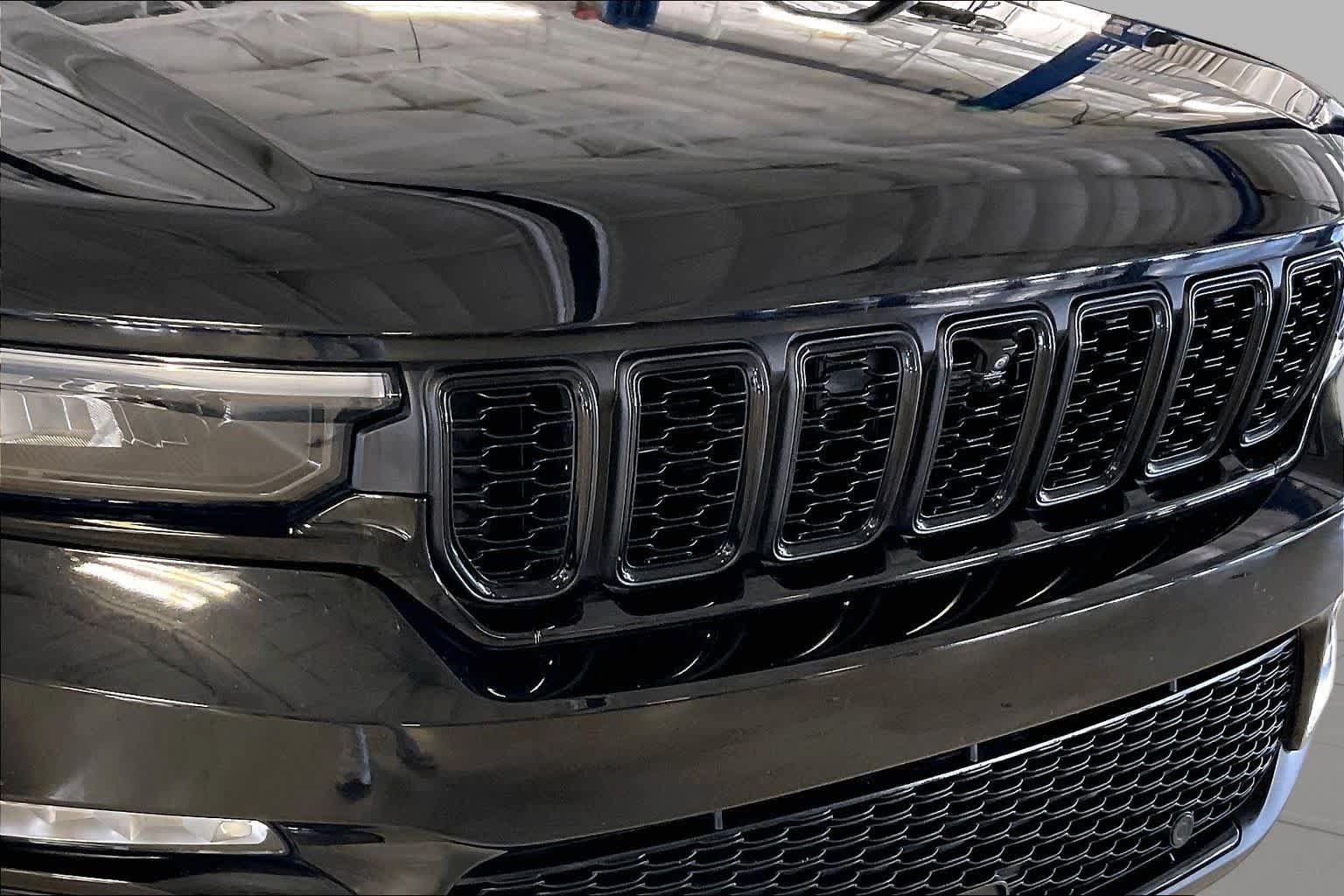 Used 2023 Jeep Grand Cherokee Limited w/ Luxury Tech Group II AWD/4WD image 28