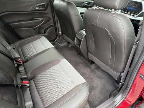 Certified 2025 Chevrolet Trax LT w/ Sunroof Package FWD image 30