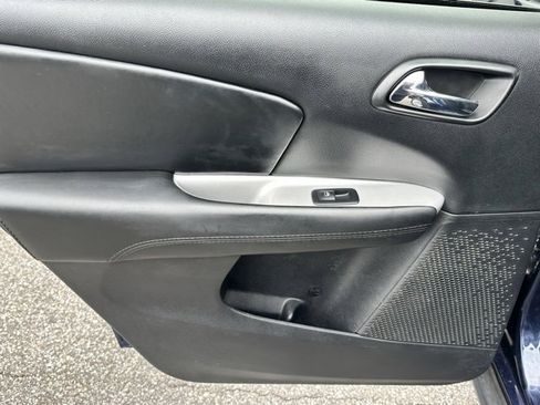 Used 2019 Dodge Journey SE w/ Premium Group image 17