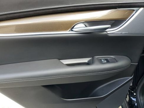 Certified 2024 Cadillac XT5 Sportv w/ Platinum Package AWD/4WD image 13