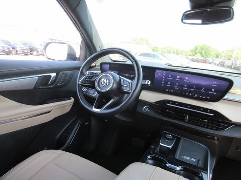 Certified 2025 Buick Enclave Preferred FWD image 27