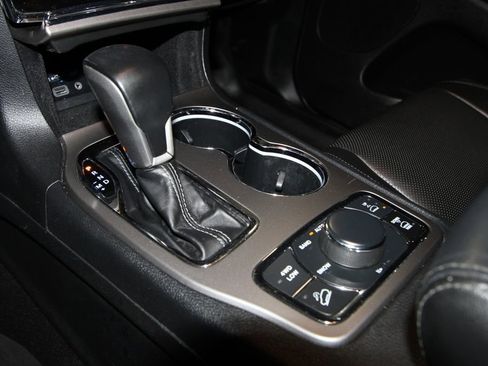 Used 2020 Jeep Grand Cherokee Overland image 18