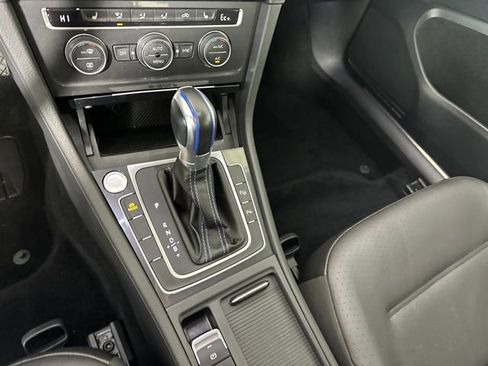 Used 2019 Volkswagen e-Golf SEL Premium image 20