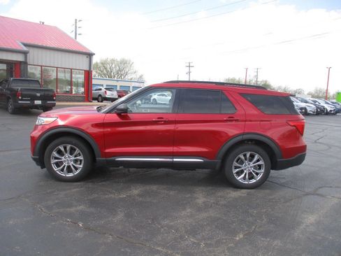 Used 2021 Ford Explorer XLT w/ Equipment Group 202A AWD/4WD image 2