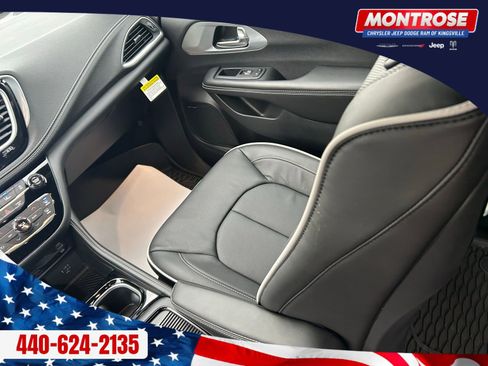 New 2026 Chrysler Pacifica Limited w/ Uconnect Theater Family Group image 25