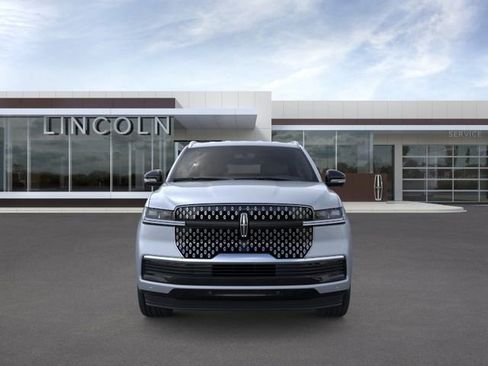 New 2026 Lincoln Navigator L Premier AWD/4WD image 6
