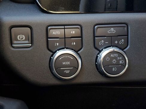 New 2025 GMC Sierra 1500 Elevation image 34