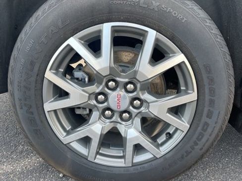 Used 2023 GMC Acadia SLE w/ Driver Convenience Package image 7