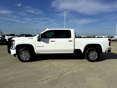 Used 2022 Chevrolet Silverado 2500 High Country w/ Z71 Off-Road Package image 9