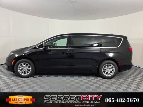 New 2026 Chrysler Voyager LX image 4