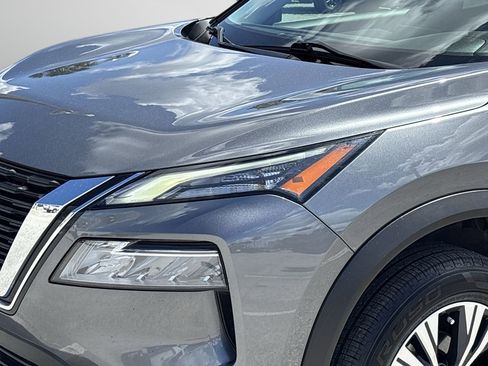 Used 2023 Nissan Rogue SV image 6