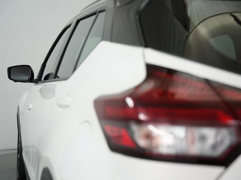 Used 2023 Nissan Kicks SR image 57