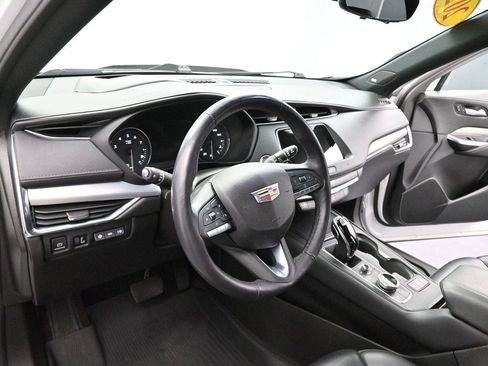 Used 2021 Cadillac XT4 Premium Luxury w/ Technology Package AWD/4WD image 17