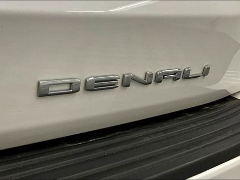 Used 2023 GMC Yukon Denali Ultimate AWD/4WD image 9