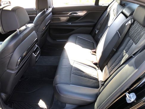 Used 2022 BMW 750i xDrive w/ Executive Package AWD/4WD image 23