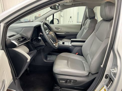 Used 2023 Toyota Sienna XLE AWD/4WD image 20