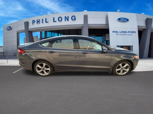 Used 2016 Ford Fusion SE w/ Equipment Group 201A FWD image 7