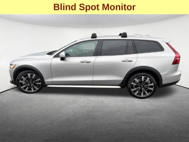 Used 2025 Volvo V60 B5 Cross Country Ultra w/ Protection Package Premier AWD/4WD image 6