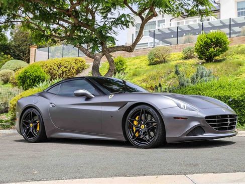 Used 2016 Ferrari California T RWD image 39