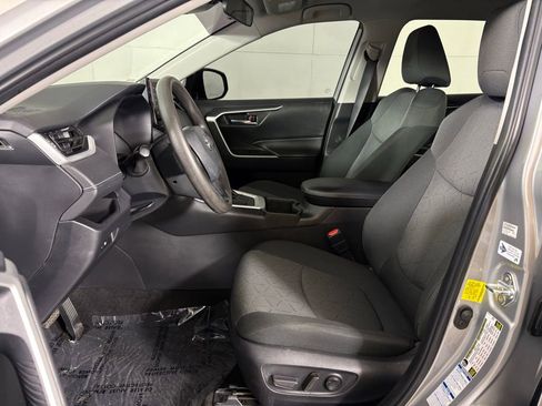 Used 2022 Toyota RAV4 XLE image 19