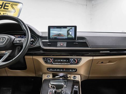 Used 2020 Audi Q5 e Prestige w/ Prestige Package image 13