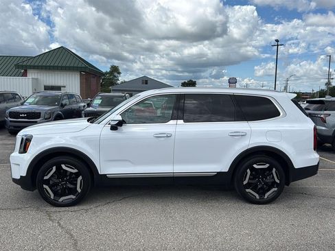 Certified 2024 Kia Telluride S FWD image 2