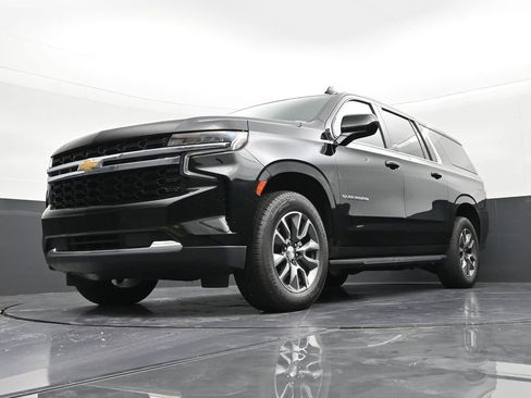 Used 2022 Chevrolet Suburban LS w/ Driver Alert Package RWD image 20