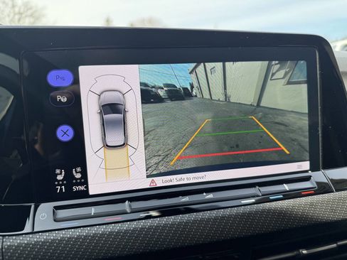 Used 2024 Volkswagen Golf R image 12