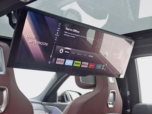 Used 2023 BMW i7 xDrive60 w/ Executive Package 2 image 35