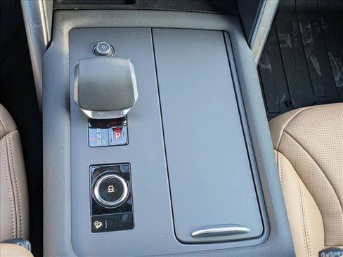 Used 2026 Land Rover Discovery Limited Edition AWD/4WD image 16