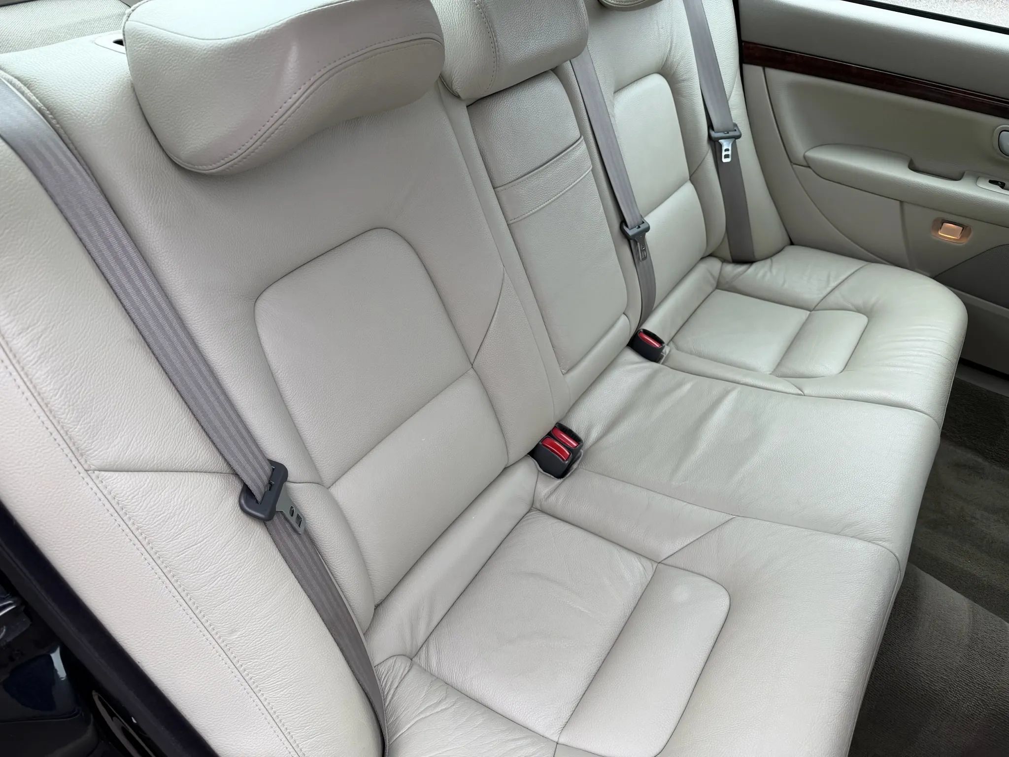 Used 2004 Volvo S80 2.5T AWD/4WD image 40