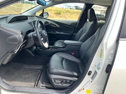 Used 2017 Toyota Prius Four w/ Premium Convenience Package FWD image 15