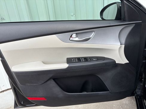 Used 2023 Kia Forte LXS image 13